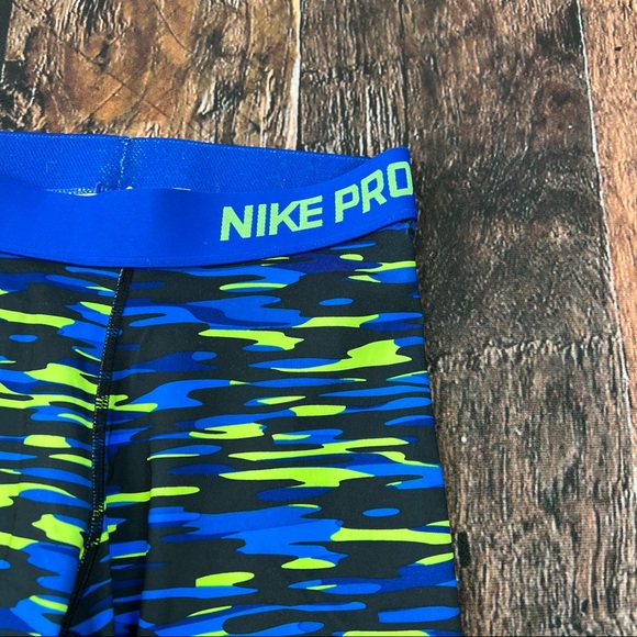 NIKE Pro Dri-Fit Compression Capri Workout Pants - Picture 3 of 6